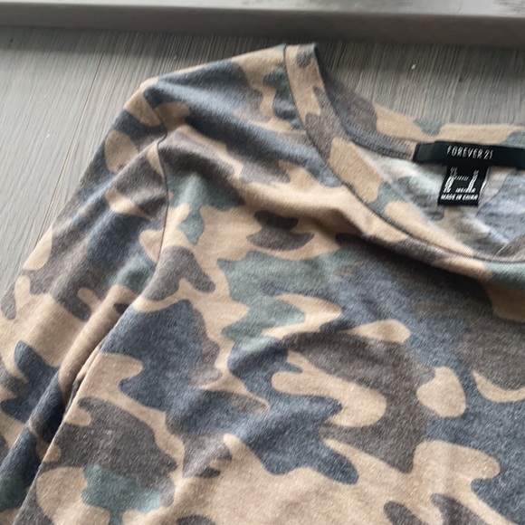 Camo Print Forever 21 top - Picture 4 of 8